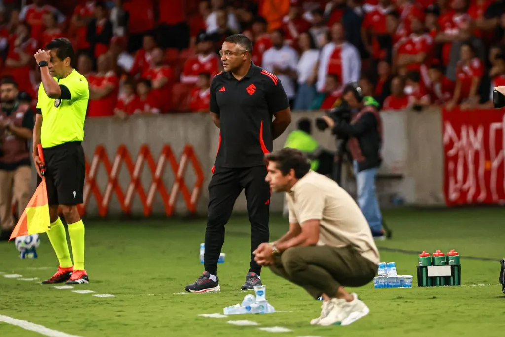 RS – PORTO ALEGRE – 16/04/2025 – BRASILEIRO A 2025, INTERNACIONAL X PALMEIRAS – Roger Machado tecnico do Internacional durante partida contra o Palmeiras no estadio Beira-Rio pelo campeonato Brasileiro A 2025. Foto: Maxi Franzoi/AGIF