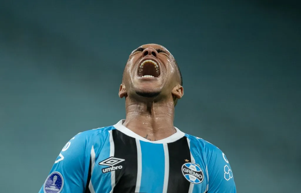 RS – PORTO ALEGRE – 08/04/2025 – COPA SUL-AMERICANA 2025, GREMIO X ATLETICO GRAU – Lucas Esteves jogador do Gremio durante partida contra o Atletico Grau no estadio Arena do Gremio pelo campeonato Copa Sul-americana 2025. Foto: Liamara Polli/AGIF