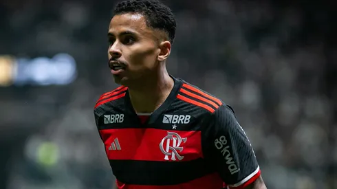 Allan jogador do Flamengo durante partida contra o Atletico-MG