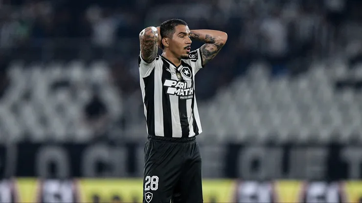RJ - RIO DE JANEIRO - 27/07/2024 - BRASILEIRO A 2024, BOTAFOGO X CRUZEIRO - Allan jogador do Botafogo durante partida contra o Cruzeiro no estadio Engenhao pelo campeonato Brasileiro A 2024. Foto: Thiago Ribeiro/AGIF