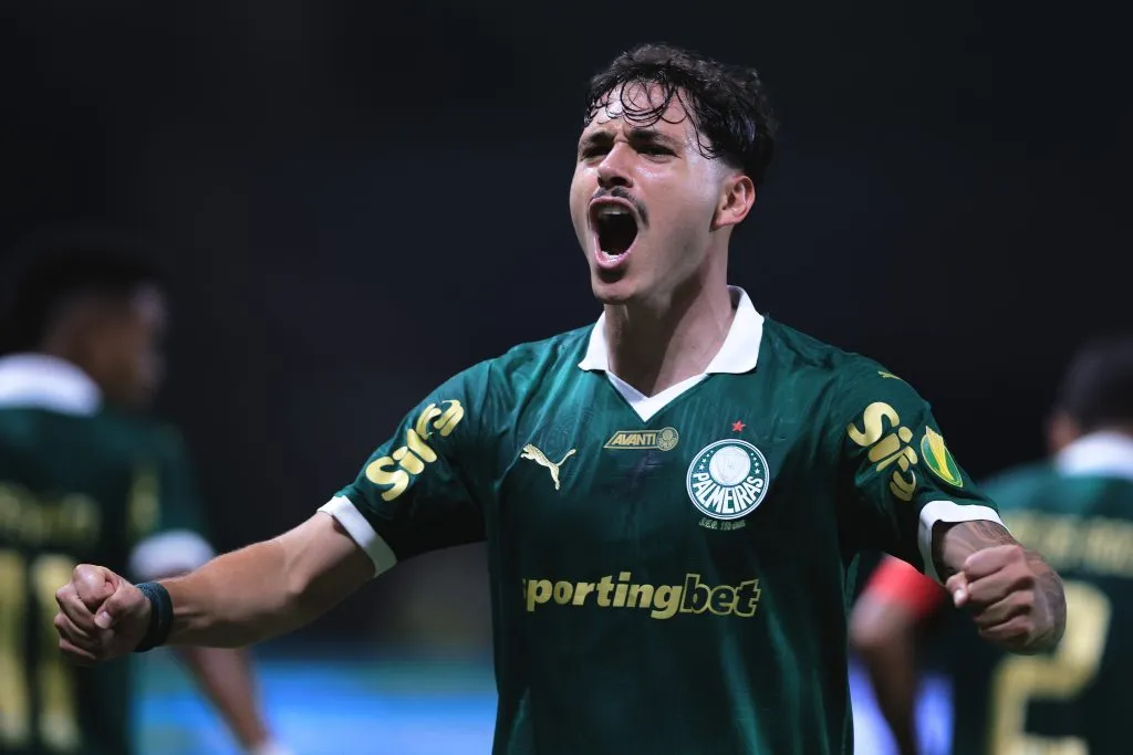 Mauricio jogador do Palmeiras comemora seu gol durante partida contra o Portuguesa no estadio Arena Allianz Parque pelo campeonato Paulista 2025. Foto: Ettore Chiereguini/AGIF