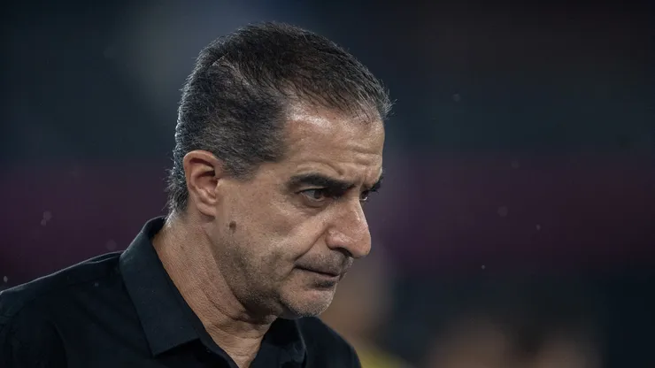 Renato Paiva técnico do Botafogo durante partida contra o São Paulo no estádio Engenhão pelo campeonato Brasileiro A 2025. Foto: Thiago Ribeiro/AGIF