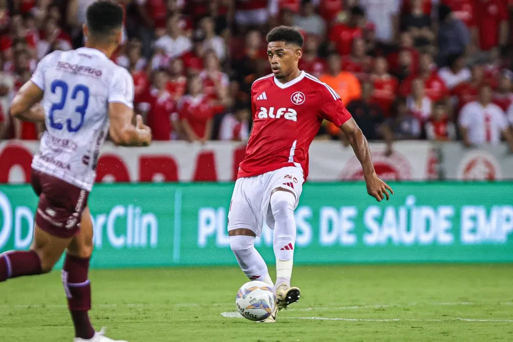 RS – PORTO ALEGRE – 01/03/2025 – GAUCHO 2025, INTERNACIONAL X CAXIAS – Victor Gabriel jogador do Internacional durante partida contra o Caxias no estadio Beira-Rio pelo campeonato Gaucho 2025. Foto: Maxi Franzoi/AGIF