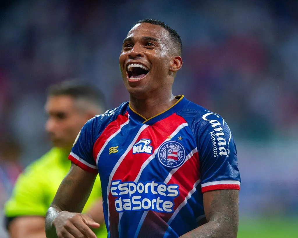 BA – SALVADOR – 13/06/2024 – BRASILEIRO A 2024, BAHIA X FORTALEZA – Jean Lucas jogador do Bahia comemora seu gol com jogadores do seu time durante partida contra o Fortaleza no estadio Arena Fonte Nova pelo campeonato Brasileiro A 2024. Foto: Jhony Pinho/AGIF