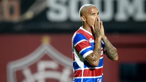 Deyverson jogador do Fortaleza durante partida contra o Vitoria no estadio Barradao pelo campeonato Brasileiro A 2025.