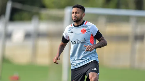 Jair jogador do Vasco durante treino no Centro de Treinamento CT Moacyr Barbosa.