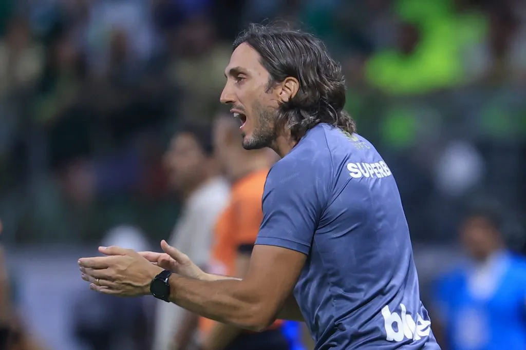 Luis Zubeldia técnico do São Paulo durante partida contra o Palmeiras na Arena Allianz Parque pelo campeonato Paulista 2025. Foto: Marcello Zambrana/AGIF