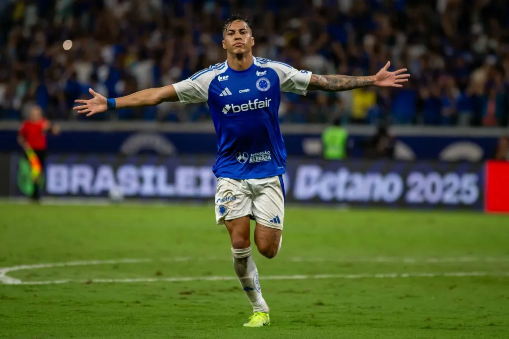 Kaio Jorge jogador do Cruzeiro comemora seu gol durante partida contra o Bahia no Mineirão pelo campeonato Brasileiro A 2025. Foto: Fernando Moreno/AGIF