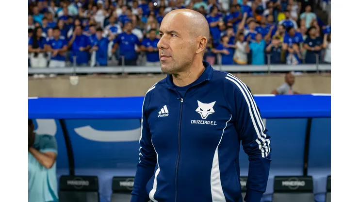 Leonardo Jardim técnico do Cruzeiro durante partida contra o Bahia no estadio Mineirao pelo campeonato Brasileiro A 2025.