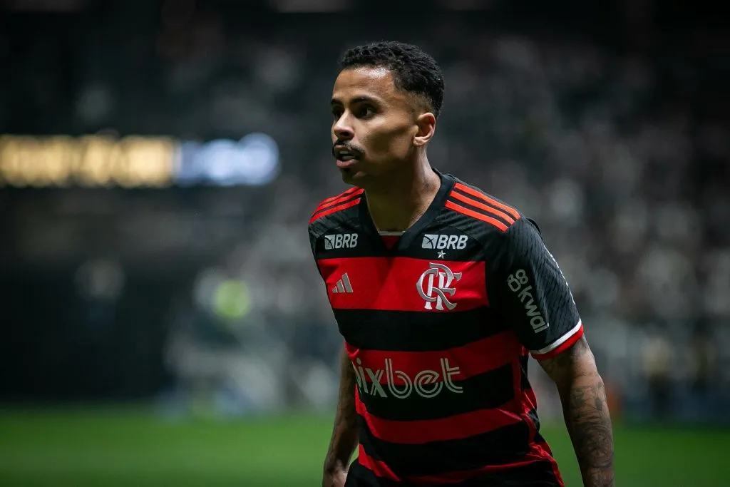 MG – BELO HORIZONTE – 03/07/2024 – BRASILEIRO A 2024, ATLETICO-MG X FLAMENGO – Allan jogador do Flamengo durante partida contra o Atletico-MG no estadio Arena MRV pelo campeonato Brasileiro A 2024. Foto: Fernando Moreno/AGIF