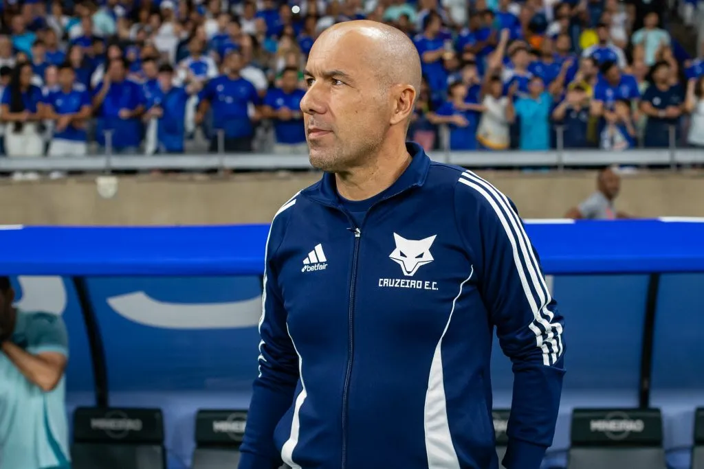 Leonardo Jardim durante partida contra o Bahia no Campeonato Brasileiro de 2025. Foto: Fernando Moreno/AGIF