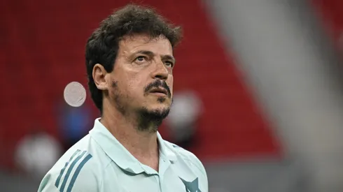 DF – BRASILIA – 22/01/2025 – MINEIRO 2025, ATHLETIC CLUB X CRUZEIRO – Fernando Diniz tecnico do Cruzeiro durante partida contra o Athletic Club no estadio Mane Garrincha pelo campeonato Mineiro 2025. Foto: Mateus Bonomi/AGIF