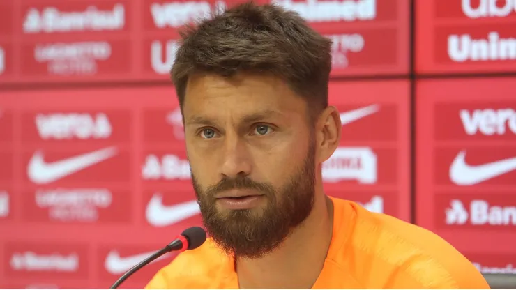 Foto: Ricardo Duarte/Internacional - Rafael Sobis durante entrevista coletiva no Internacional em 2019.
