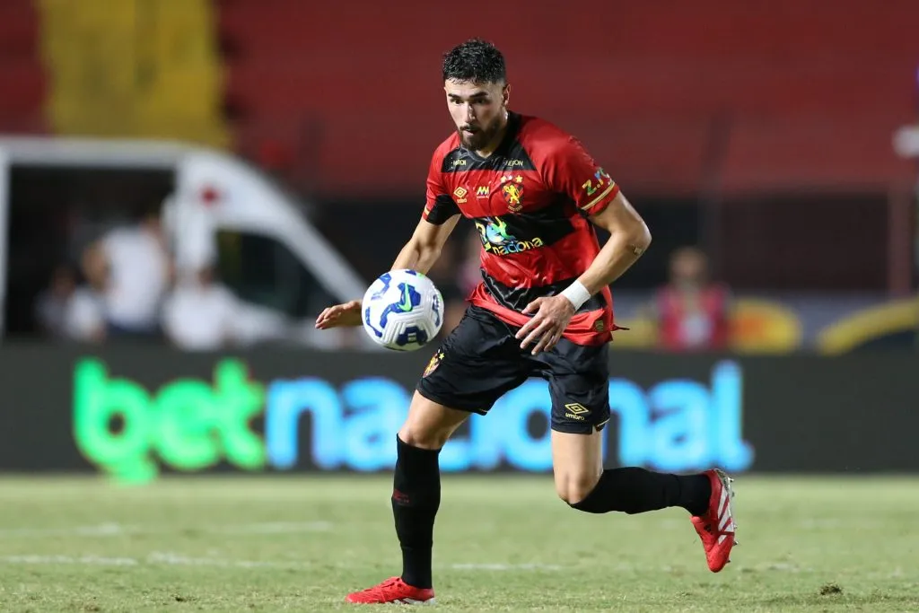 Joao Silva jogador do Sport durante a partida entre Sport e Red Bull Bragantino na Ilha do Retiro em Recife (PE), pelo campeonato brasileiro A 2025. Foto: Marlon Costa/AGIF