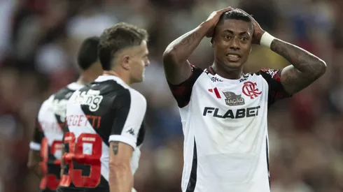 Bruno Henrique jogador do Flamengo lamenta durante partida contra o Vasco no estadio Maracana pelo campeonato Brasileiro A 2025. Foto: Jorge Rodrigues/AGIF