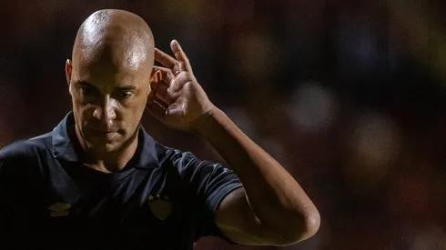 Pepa tecnico do Sport durante partida contra o Bragantino no estadio Ilha do Retiro pelo campeonato Brasileiro A 2025. Foto: Rafael Vieira/AGIF