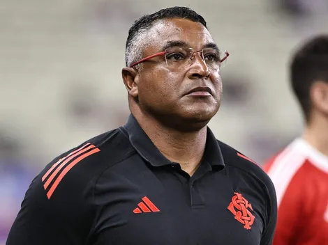 Roger irrita torcida do Grêmio ao falar sobre pênalti não marcado em Gre-Nal