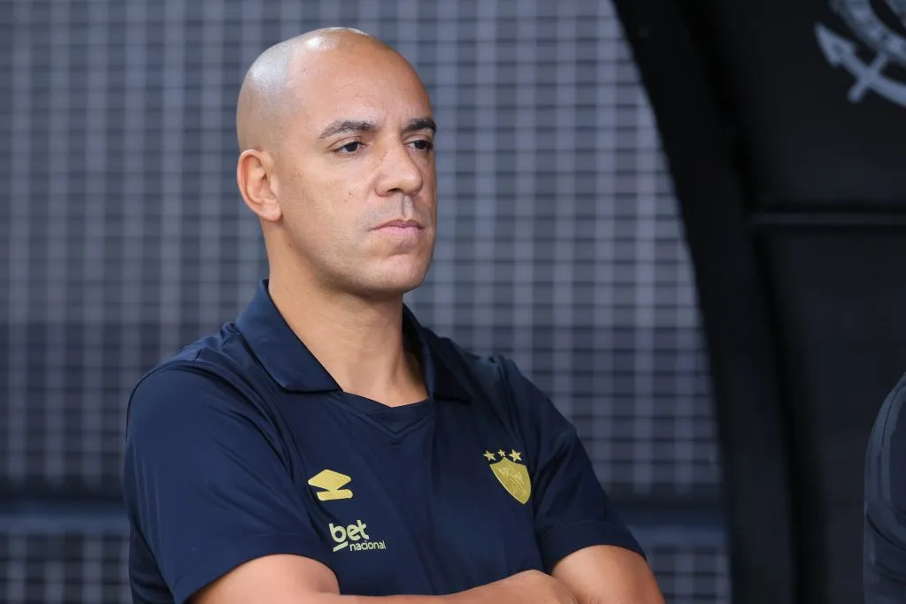 Pepa tecnico do Sport durante partida contra o Corinthians no estadio Arena Corinthians pelo campeonato Brasileiro A 2025. Foto: Marcello Zambrana/AGIF