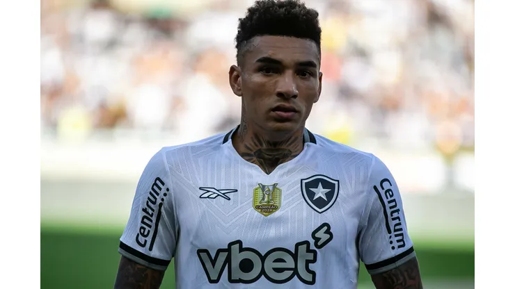 MG - BELO HORIZONTE - 20/04/2025 - BRASILEIRO A 2025, ATLETICO-MG X BOTAFOGO - Igor Jesus jogador do Botafogo durante partida contra o Atletico-MG no estadio Mineirao pelo campeonato Brasileiro A 2025. Foto: Fernando Moreno/AGIF