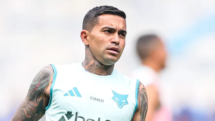 Dudu jogador do Cruzeiro durante aquecimento antes da partida contra o Betim no estadio Mineirao pelo campeonato Mineiro 2025.