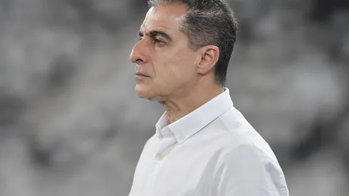 Renato Paiva durante confronto contra o Carabobo na Libertadores de 2025.