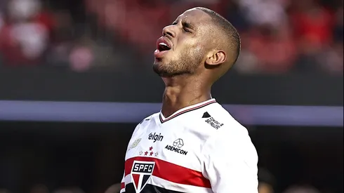André Silva durante clássico contra o Santos no Campeonato Brasileiro de 2025.