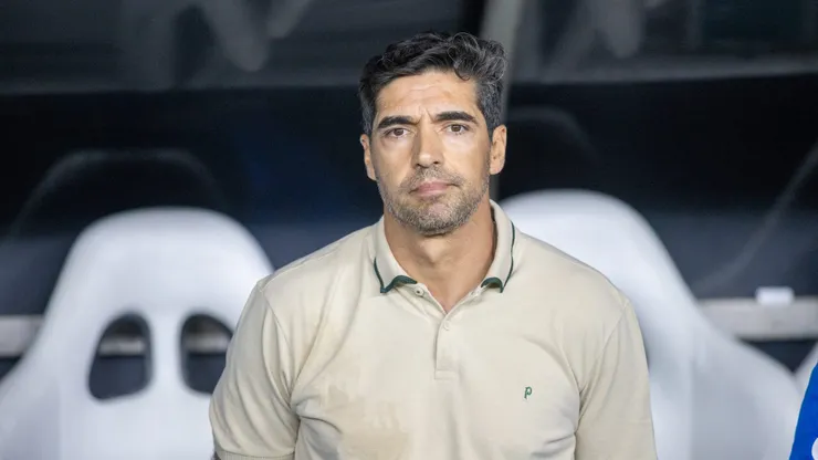 Abel Ferreira tecnico do Palmeiras durante partida contra o Fortaleza no estadio Arena Castelao pelo campeonato Brasileiro A 2025.