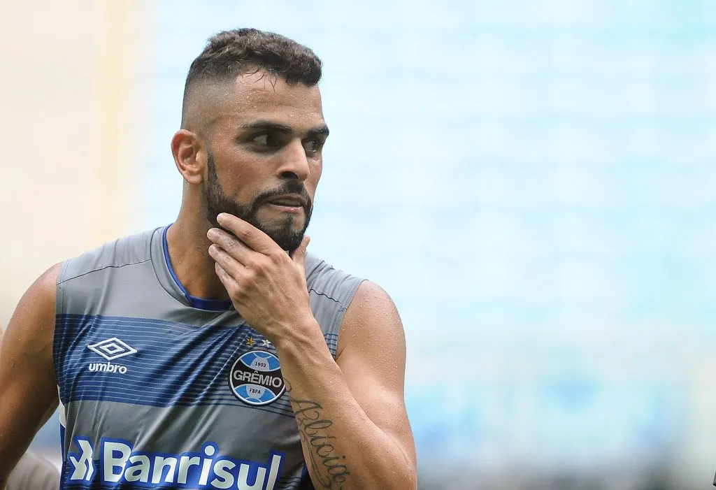 Porto Alegre – RS – 10/04/2017 – TREINO GREMIO – Jogador Maicon durante treino no CT Luiz Carvalho  . Foto: Ricardo Rimoli/AGIF