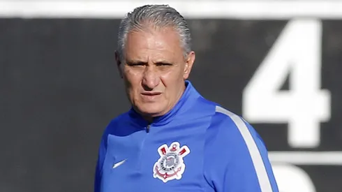 Tite durante treinamento do Corinthians em 2016.