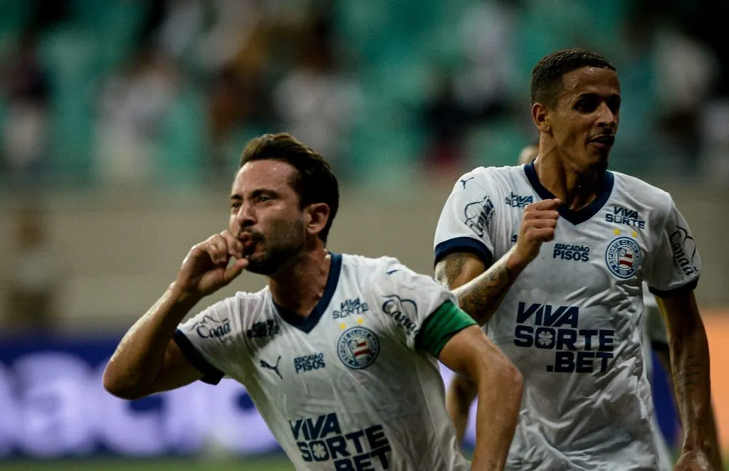 BA – SALVADOR – 21/04/2025 – BRASILEIRO A 2025, BAHIA X CEARA – Everton Ribeiro jogador do Bahia comemora seu gol com jogadores do seu time durante partida contra o Ceara no estadio Arena Fonte Nova pelo campeonato Brasileiro A 2025. Foto: Jhony Pinho/AGIF