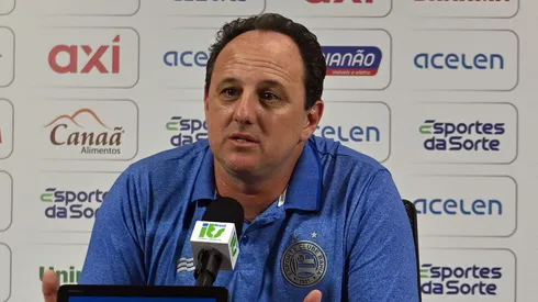 Rogério Ceni durante apresentação no Bahia em 2023.