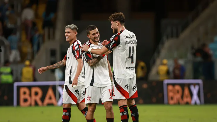 Flamengo encara a LDU pela Libertadores.