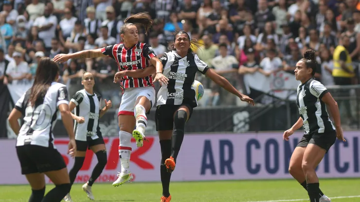 Jogadoras do Corinthians e São Paulo em partida do Brasileirão Feminino - (Crédito: Nilton Fukuda / São Paulo FC)