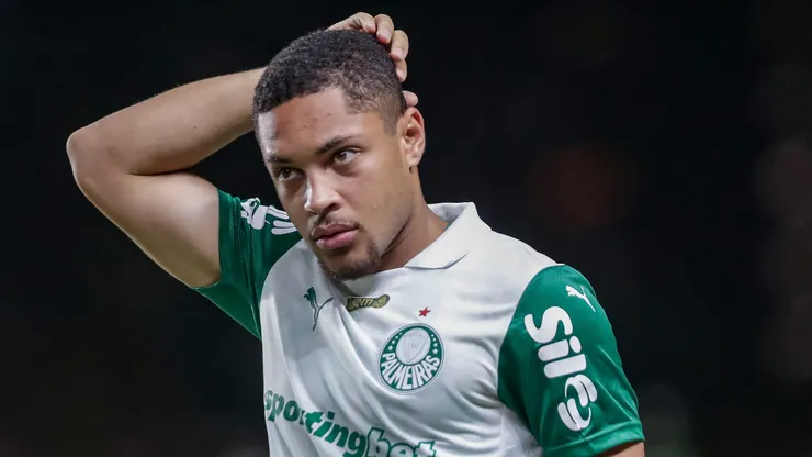 Vitor Roque jogador do Palmeiras durante partida contra o Sport no estadio Ilha do Retiro pelo campeonato Brasileiro A 2025.