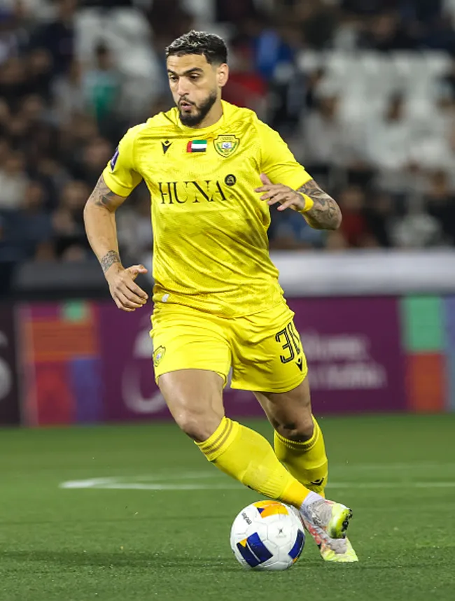João Pedro atuando no Al Wasl em 2025. (Photo by Noushad Thekkayil/NurPhoto via Getty Images)
