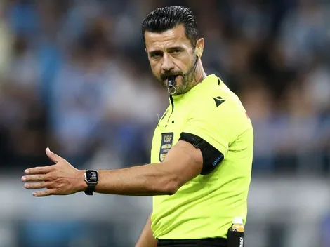 Torcedores do Grêmio protestam contra arbitragem do GreNal