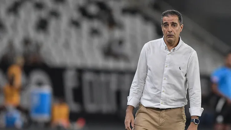 Renato Paiva técnico do Botafogo durante partida contra o Carabobo no estádio Engenhão pelo campeonato Copa Libertadores 2025. Foto: Thiago Ribeiro/AGIF