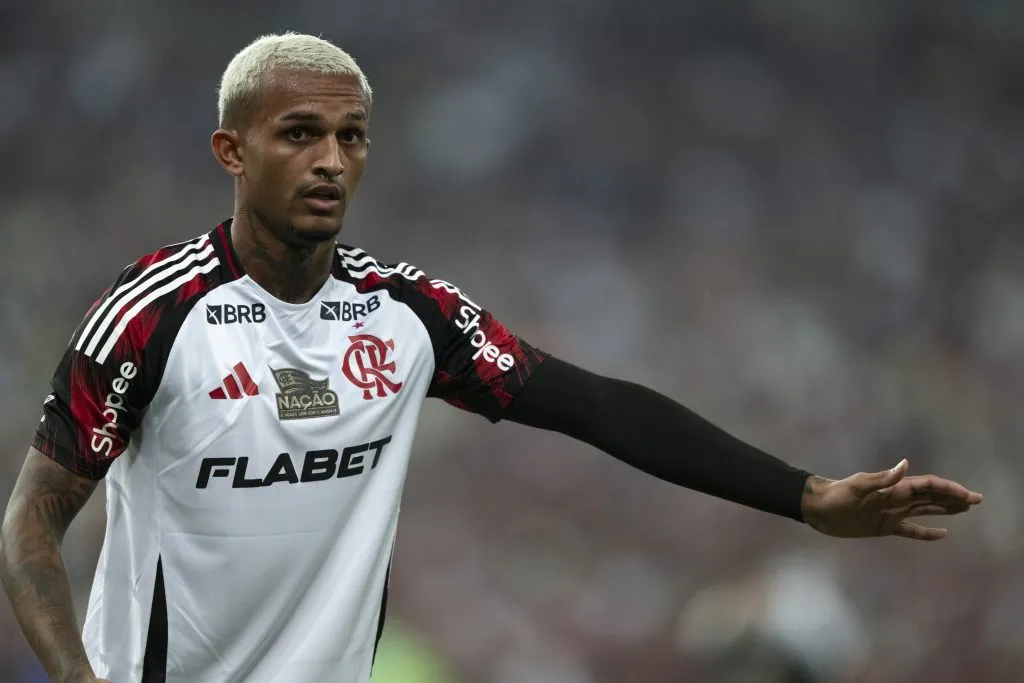 RJ – RIO DE JANEIRO – 19/04/2025 – BRASILEIRO A 2025, VASCO X FLAMENGO – Wesley jogador do Flamengo durante partida contra o Vasco no estadio Maracana pelo campeonato Brasileiro A 2025. Foto: Jorge Rodrigues/AGIF
