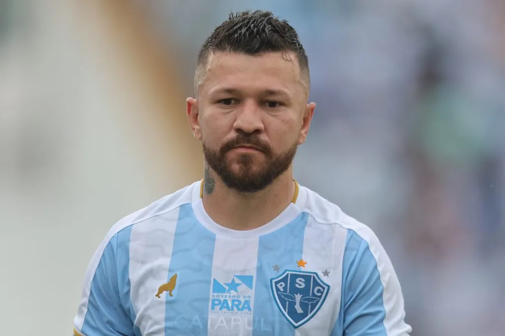PA – BELEM – 19/01/2025 – PARAENSE 2025, PAYSANDU X CAPITAO POCO – Rossi jogador do Paysandu durante partida contra o Capitao Poco no estadio Curuzu pelo campeonato Paraense 2025. Foto: Fernando Torres/AGIF