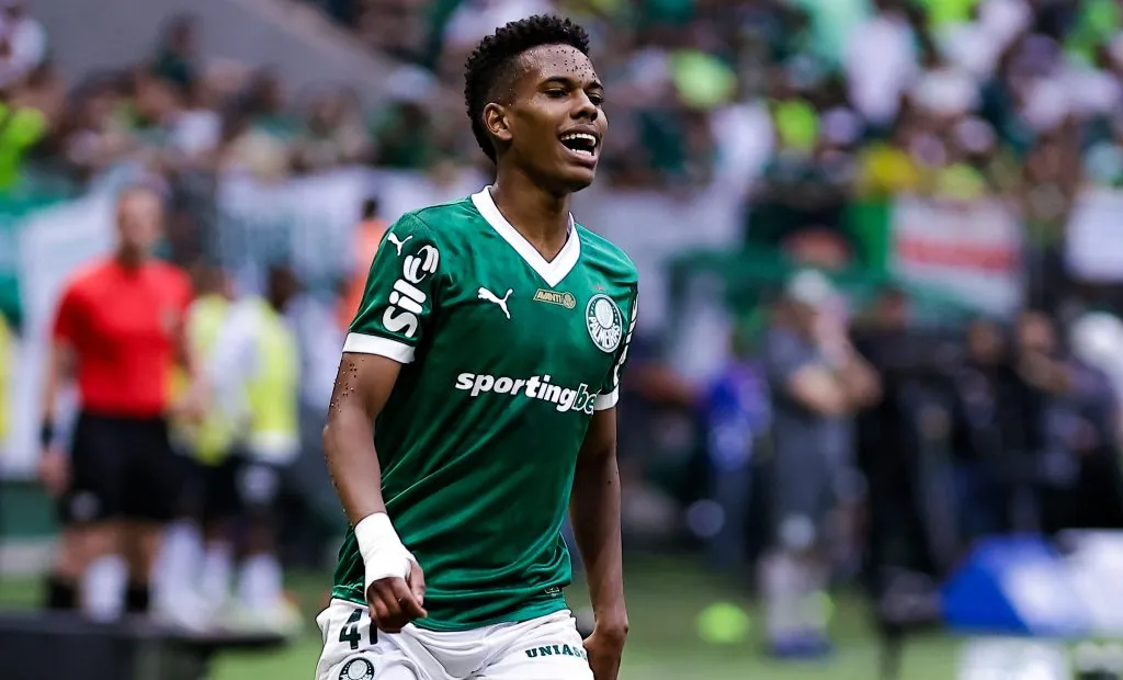 SP – SAO PAULO – 30/03/2025 – BRASILEIRO A 2025, PALMEIRAS X BOTAFOGO –  Estevao jogador do Palmeiras lamenta durante partida contra o Botafogo no estadio Arena Allianz Parque pelo campeonato Brasileiro A 2025. Foto: Fabio Giannelli/AGIF