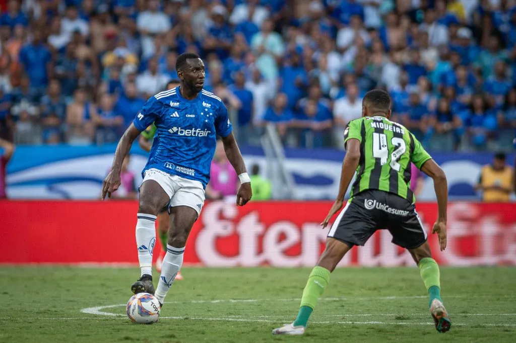 Bolasie jogador do Cruzeiro durante partida contra o America-MG no estadio Mineirao pelo campeonato Mineiro 2025. Foto: Alessandra Torres/AGIF