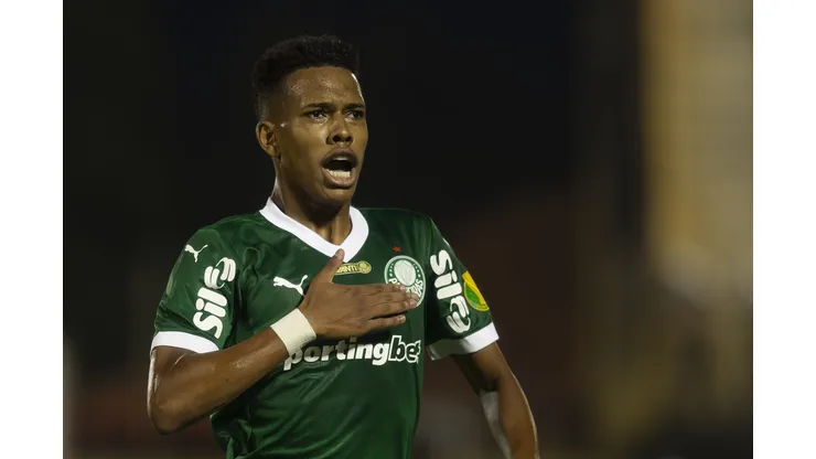 Estevão jogador do Palmeiras