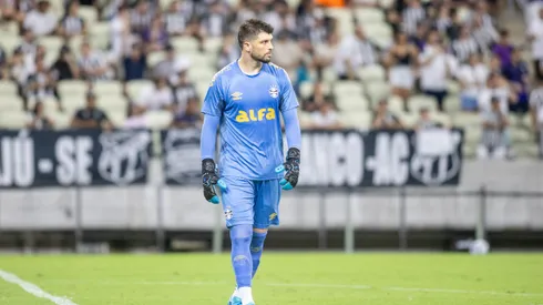 Tiago volpi goleiro do Gremio durante partida contra o Ceara no estadio Arena Castelao pelo campeonato Brasileiro A 2025. Foto: Baggio Rodrigues/AGIF