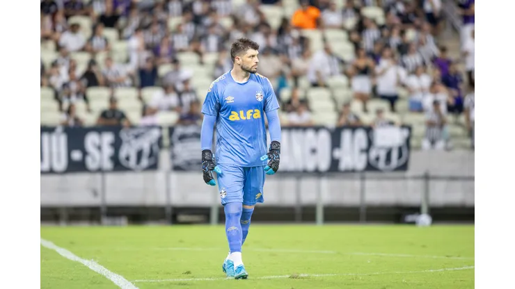 Tiago volpi goleiro do Gremio durante partida contra o Ceara no estadio Arena Castelao pelo campeonato Brasileiro A 2025. Foto: Baggio Rodrigues/AGIF