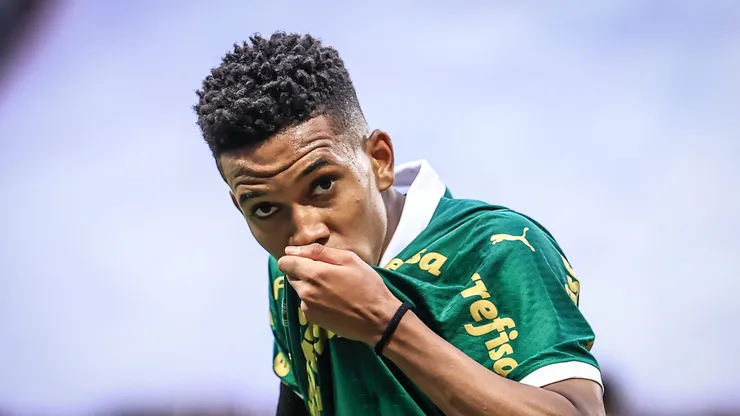 Estevao jogador do Palmeiras comemora seu gol durante partida contra o Fortaleza no estadio Arena Allianz Parque pelo campeonato Brasileiro A 2024.