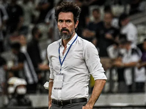 Técnico do Estudiantes fala sobre gol sofrido por John em derrota do Botafogo