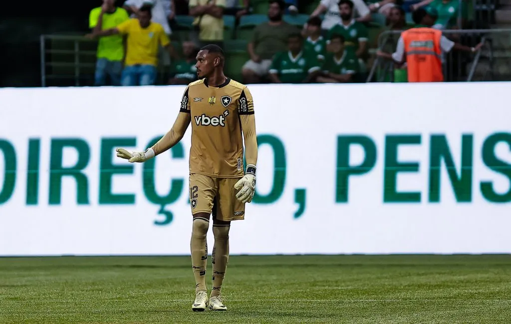 John entrou na mira do United – Foto: Fabio Giannelli/AGIF.