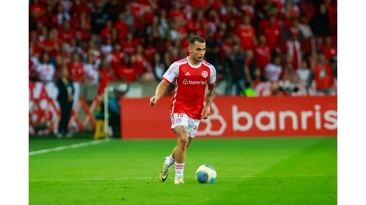 RS - PORTO ALEGRE - 04/12/2024 - BRASILEIRO A 2024, INTERNACIONAL X BOTAFOGO - Bruno Gomes jogador do Internacional durante partida contra o Botafogo no estadio Beira-Rio pelo campeonato Brasileiro A 2024. Foto: Luiz Erbes/AGIF