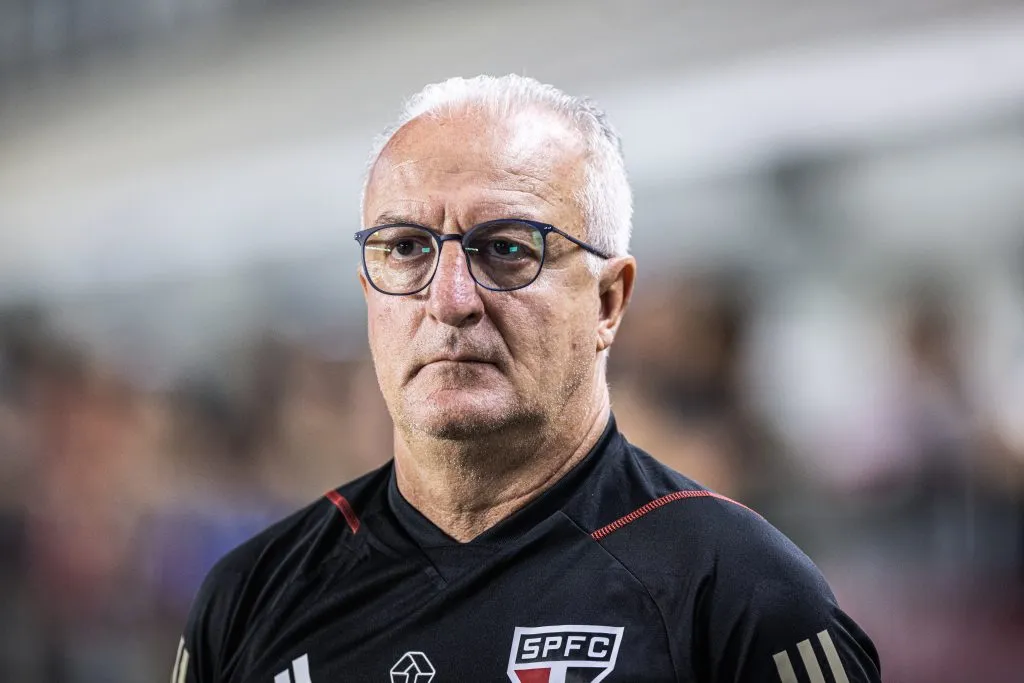 SP – SANTOS – 08/11/2023 – BRASILEIRO A 2023, SAO PAULO X BRAGANTINO – Dorival Junior tecnico do Sao Paulo durante partida contra o Bragantino no estadio Vila Belmiro pelo campeonato Brasileiro A 2023.   Foto: Abner Dourado/AGIF