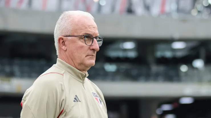 Dorival Junior tecnico do Sao Paulo durante partida contra o Athletico-PR no estadio Arena da Baixada pelo campeonato Brasileiro A 2023.